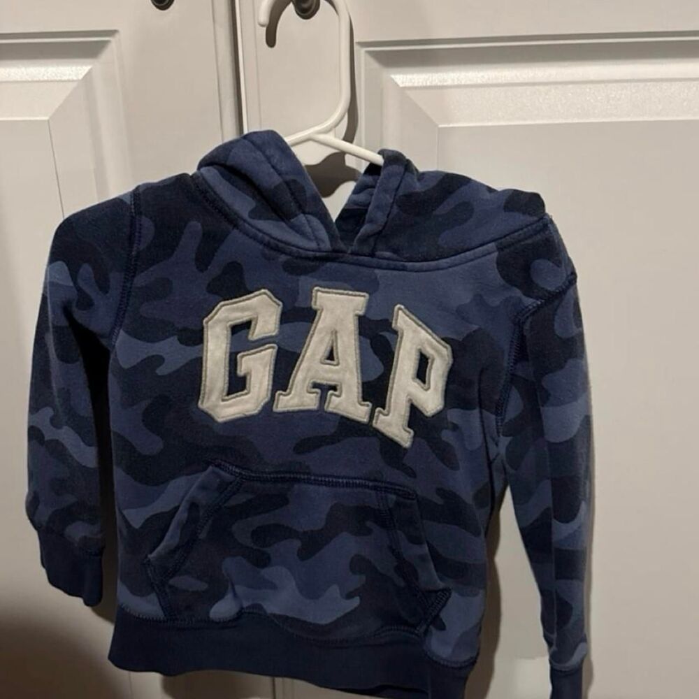Gap Men's Blue and Navy Hoodie